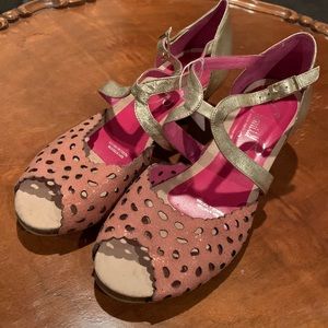 Chanii B pumps